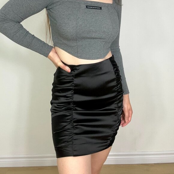 *H&M Y2K Rouched Black Mini Skirt - Picture 2 of 7